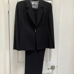 Women’s suit